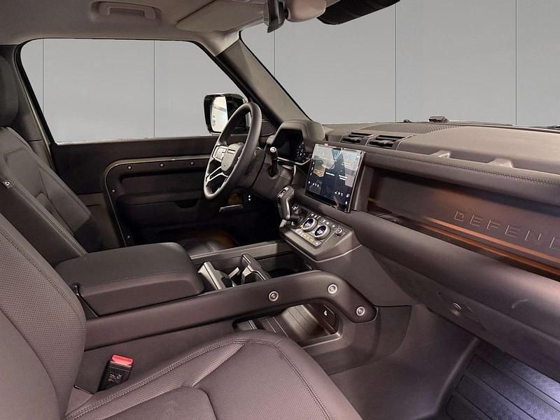 Nuova Land Rover Defender SE Dynamic 200 CV (147 kW) 2025 Pangea green SUV