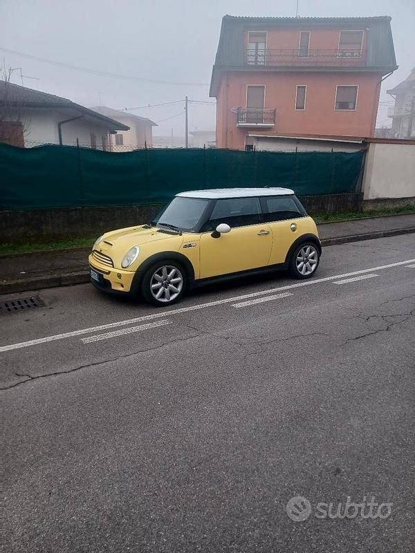 Usata Mini Cooper S 170 CV (125 kW) 2005 Giallo Utilitaria