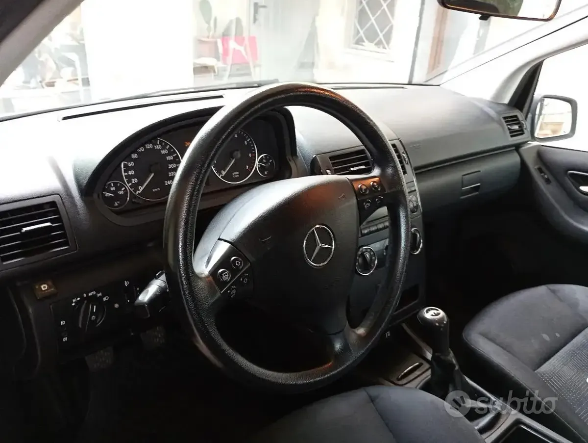 Usata Mercedes A160 Executive 95 CV (69 kW) 2011 Grigio Utilitaria