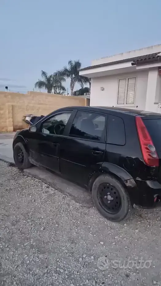 Second-hand Ford Fiesta 68 CP (50 kW) 2007 Negru Hatchback