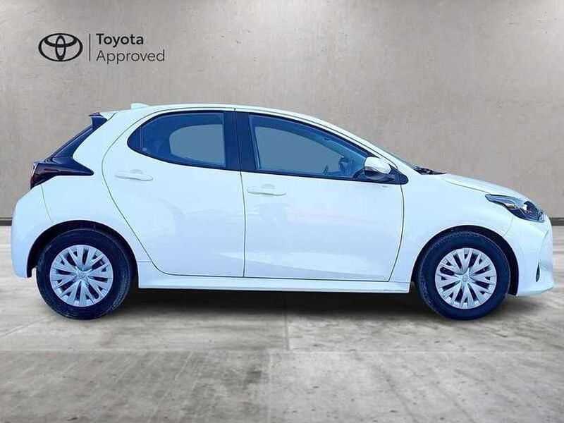 Usata Toyota Yaris Hybrid Active 92 CV (67 kW) 2022 Bianco Utilitaria