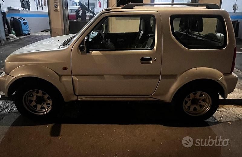 Usata Suzuki Jimny 82 CV (60 kW) 2002 Grigio SUV