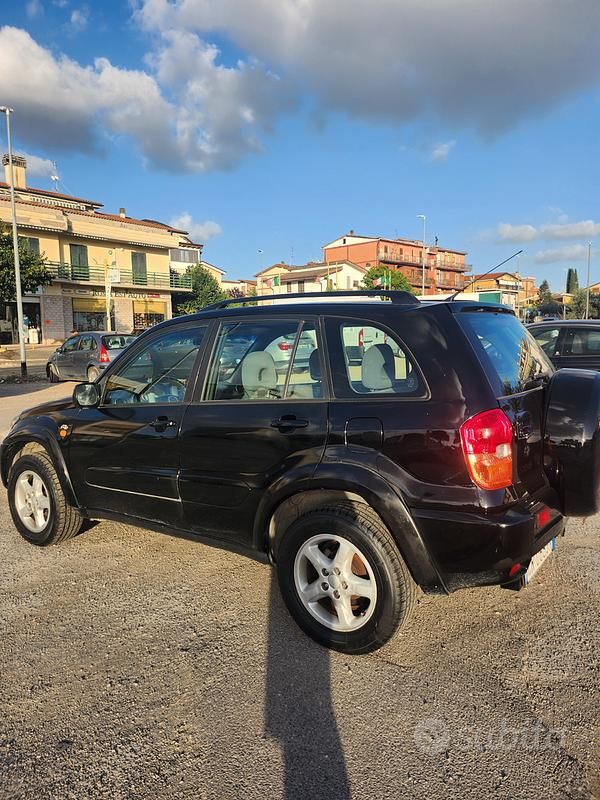 Usata Toyota RAV4 116 CV (85 kW) 2003 Nero SUV