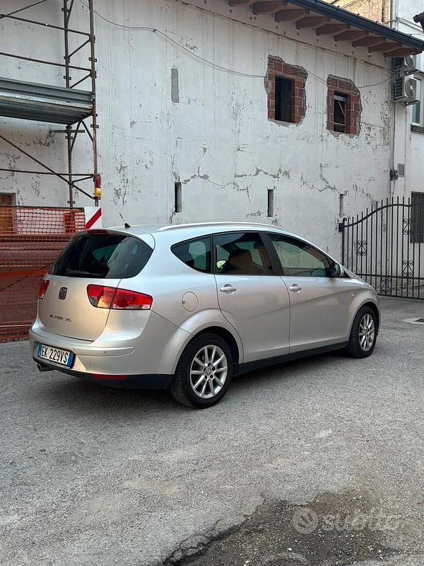 Grigio Usata 2011 Seat Altea XL Monovolume | 4800 € (Buon prezzo) - Immagine 1/4