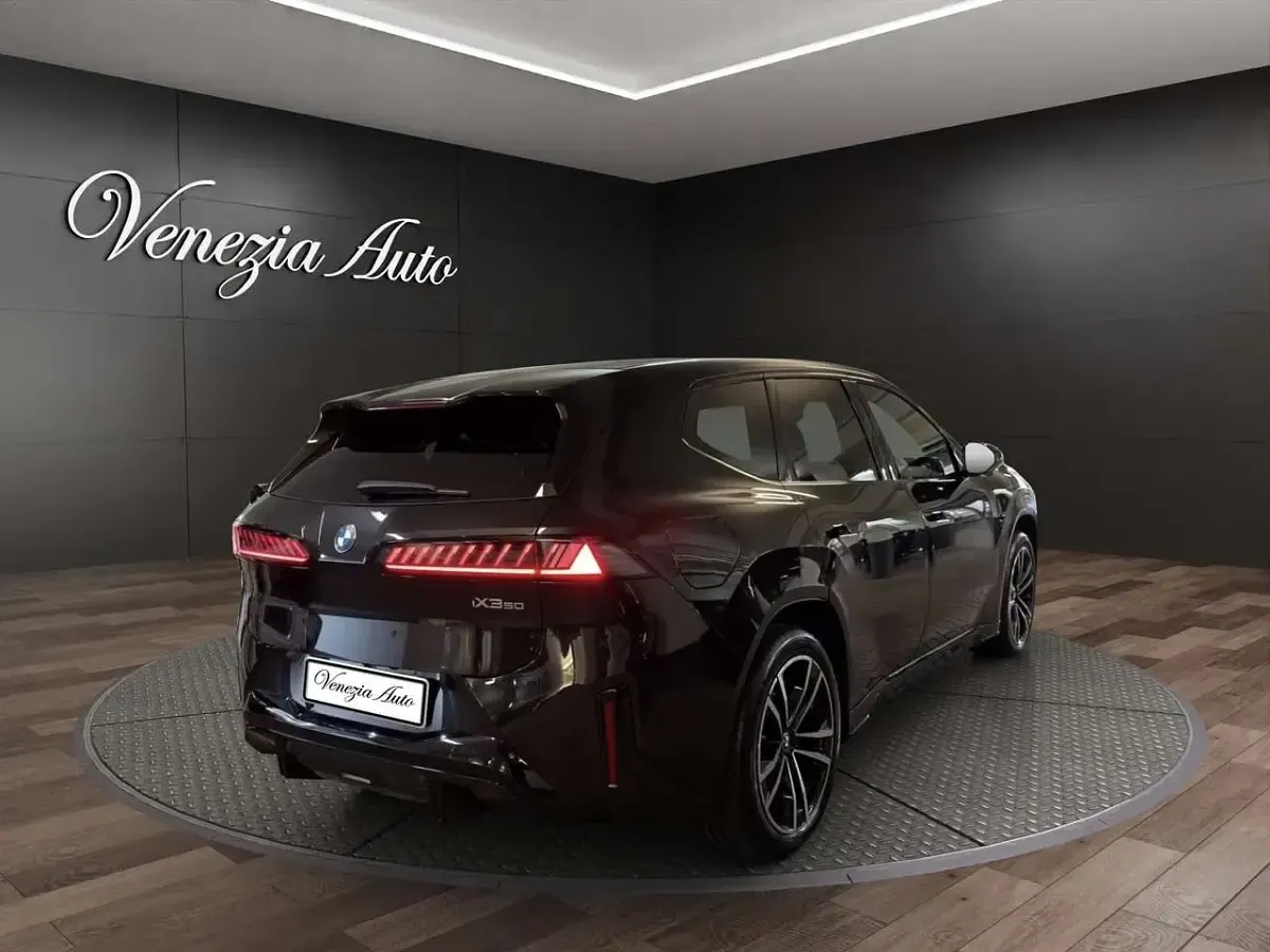Usata BMW iX3 344 kW (468 CV) 2026 Nero SUV