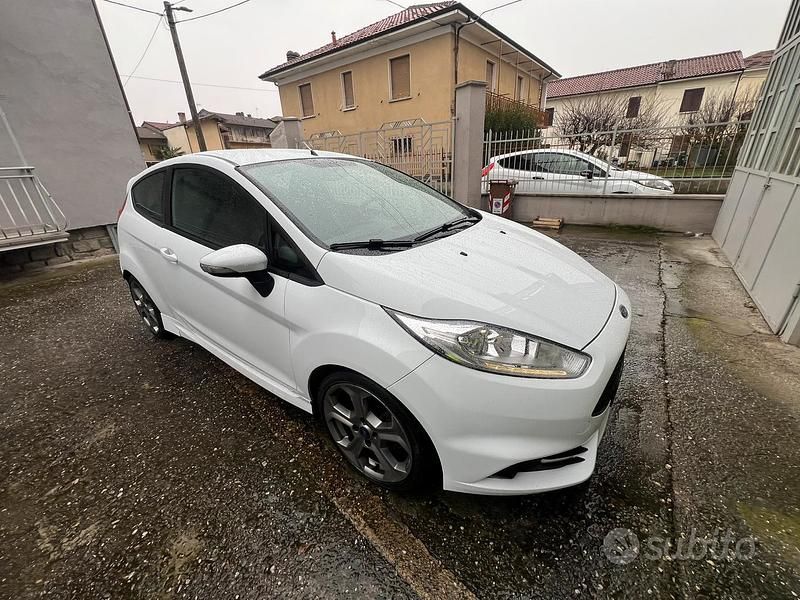 Usata Ford Fiesta ST 182 CV (133 kW) 2016 Bianco Berlina