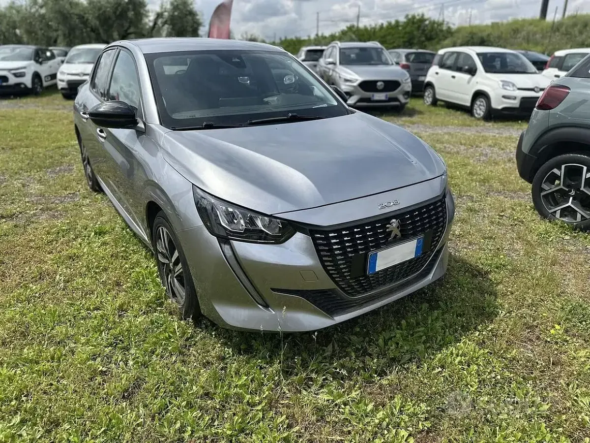 Usata Peugeot 208 Allure 101 CV (74 kW) 2023 Grigio Utilitaria