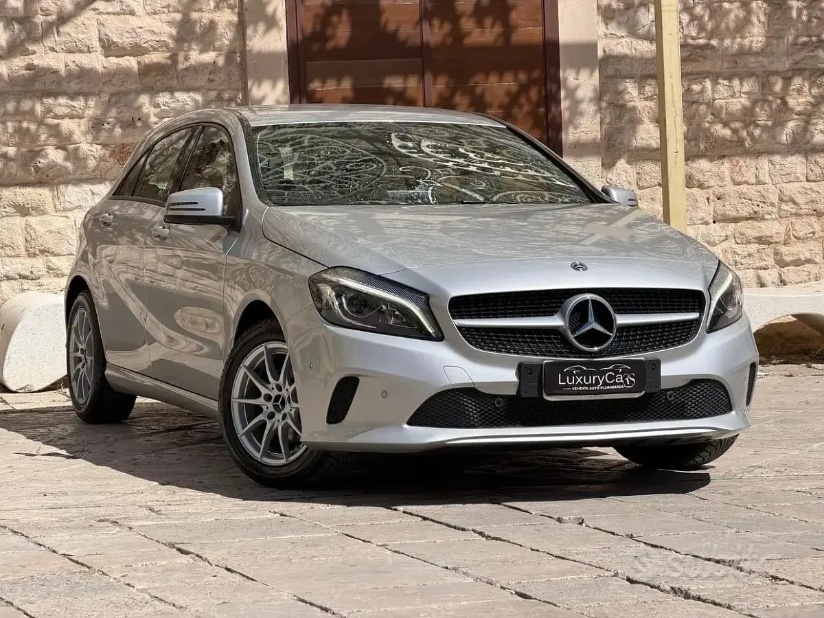 Usata Mercedes A180 109 CV (80 kW) 2017 Grigio Utilitaria
