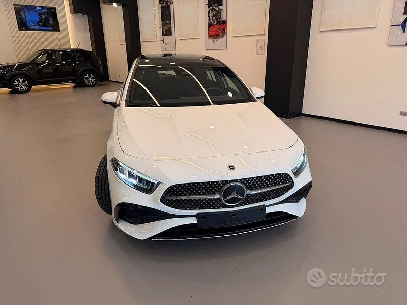 Usata Mercedes A180 AMG Line Premium 136 CV (100 kW) 2024 Bianco pastello Berlina