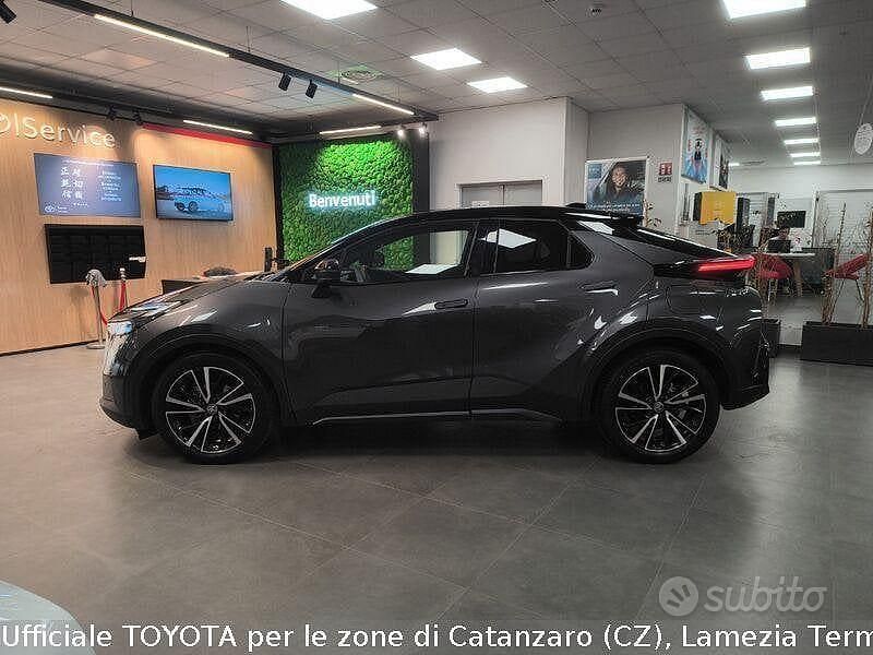 Usata Toyota C-HR Lounge 197 CV (144 kW) 2024 Grigio SUV