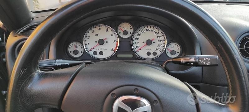 Usata Mazda MX5 110 CV (80 kW) 2002 Blu Cabrio