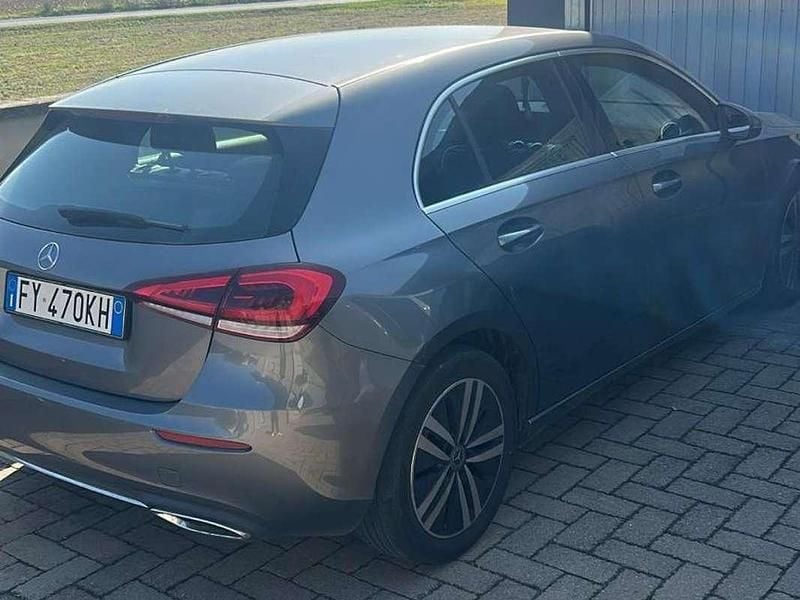 Usata Mercedes A180 Business 116 CV (85 kW) 2019 Grigio Berlina
