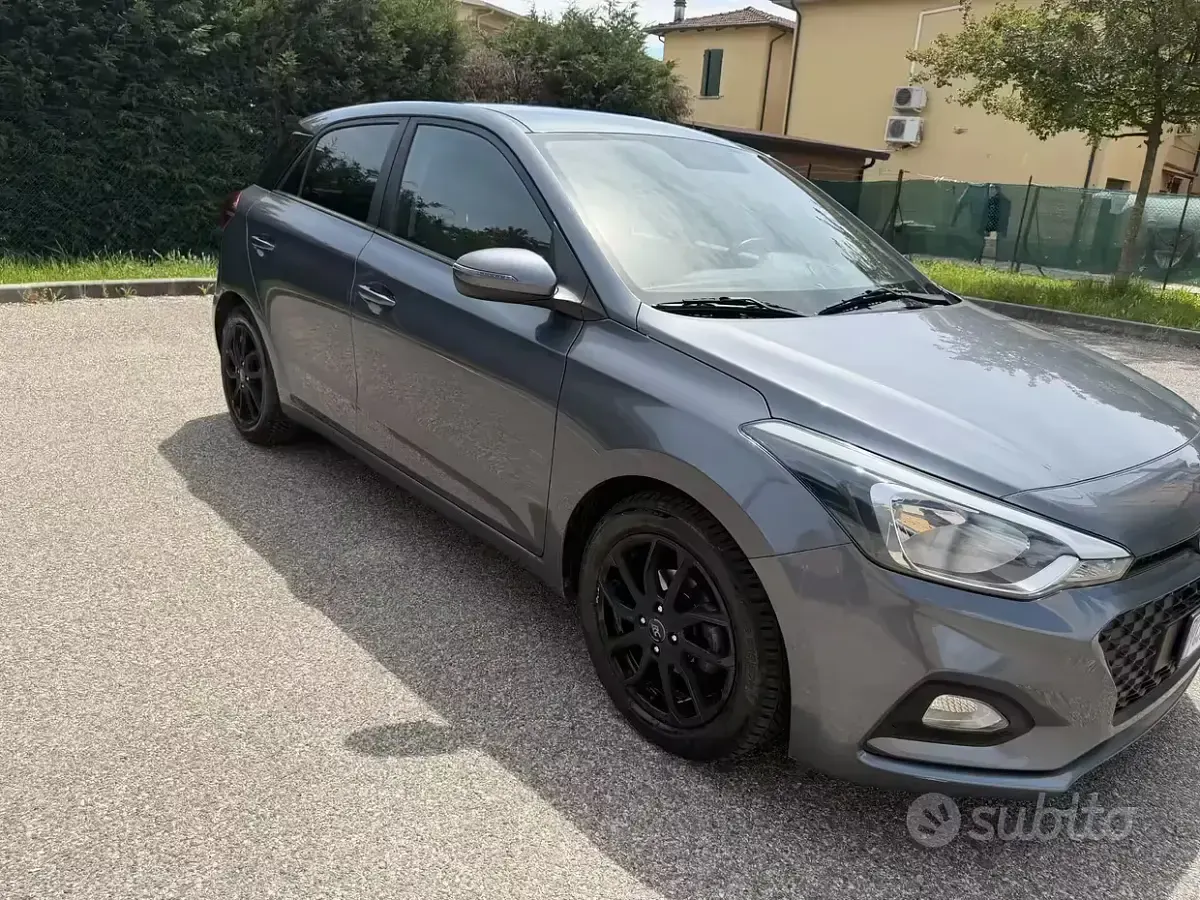 Usata Hyundai i20 75 CV (55 kW) 2019 Grigio Utilitaria