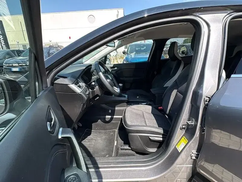 Usata Renault Captur Techno 101 CV (74 kW) 2023 Grigio SUV