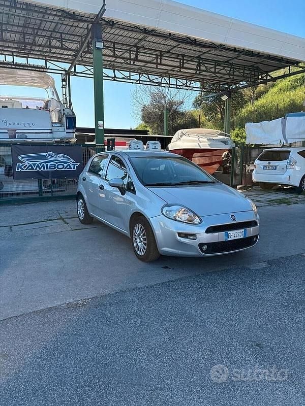 Grigio Usata 2017 Fiat Punto Lounge Due volumi | 2999 € (Super prezzo) - Immagine 1/4
