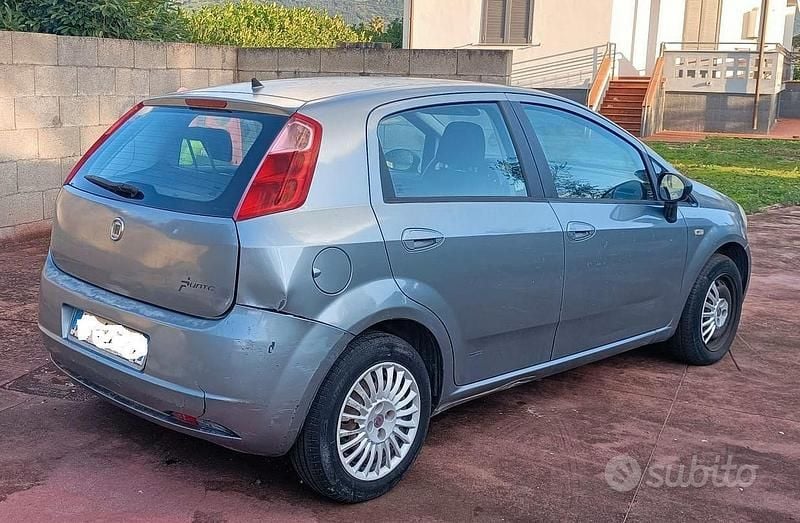 Grigio Usata 2008 Fiat Punto Due volumi | 1500 € (Super prezzo) - Immagine 1/4