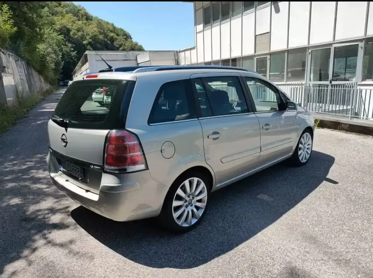 Usata Opel Zafira Cosmo 150 CV (110 kW) 2006 Grigio Monovolume