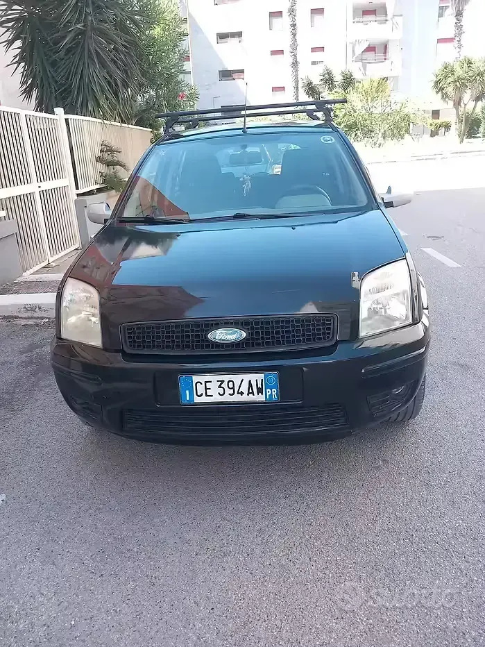 Usata Ford Fusion 68 CV (50 kW) 2003 Nero Utilitaria