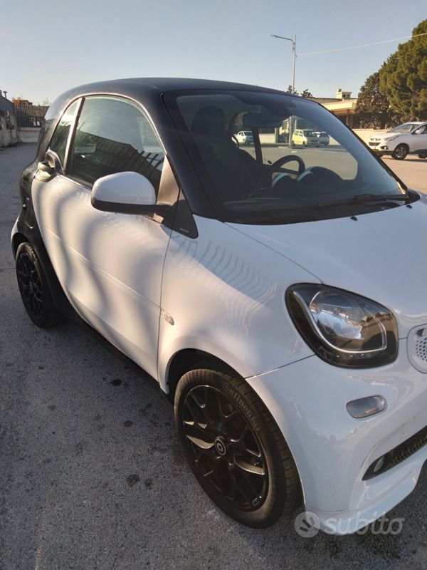 Usata Smart ForTwo Coupé 61 CV (44 kW) 2015 Utilitaria