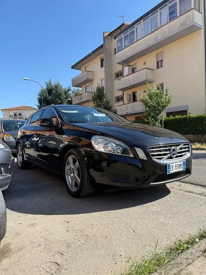 Usata Volvo S60 Momentum 115 CV (84 kW) 2011 Nero Berlina