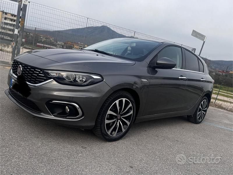 Usata Fiat Tipo 120 CV (88 kW) 2016 Grigio Utilitaria
