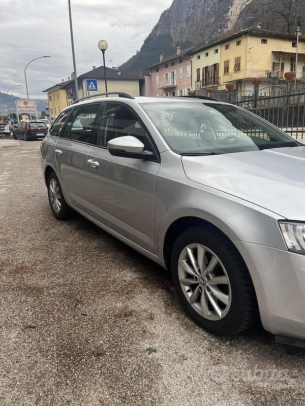 Usata Skoda Octavia Ambition 105 CV (77 kW) 2014 Grigio Utilitaria