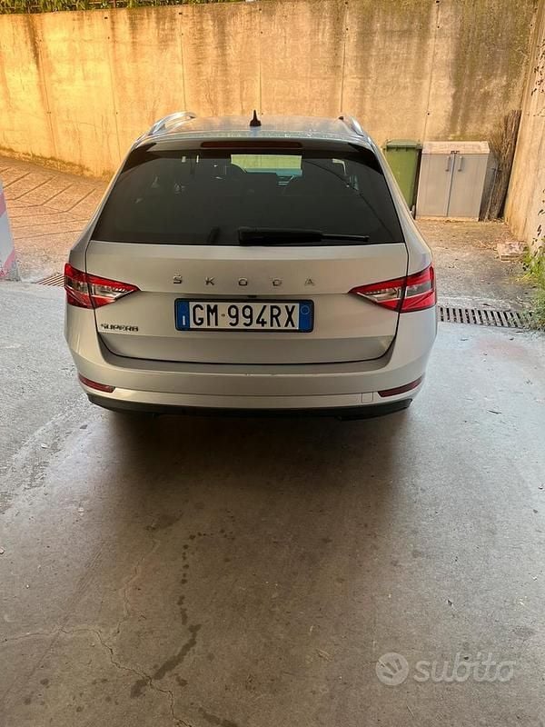 Usata Skoda Superb Executive 150 CV (110 kW) 2023 Grigio Station wagon