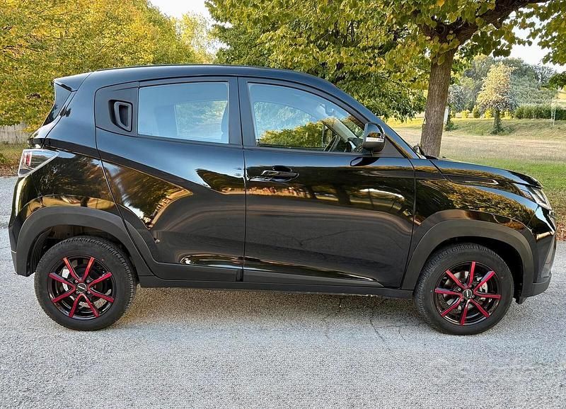 Usata Mahindra KUV100 87 CV (63 kW) 2023 Nero SUV