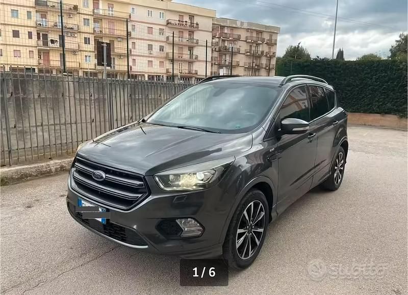 Usata Ford Kuga ST-Line 120 CV (88 kW) 2017 Grigio SUV