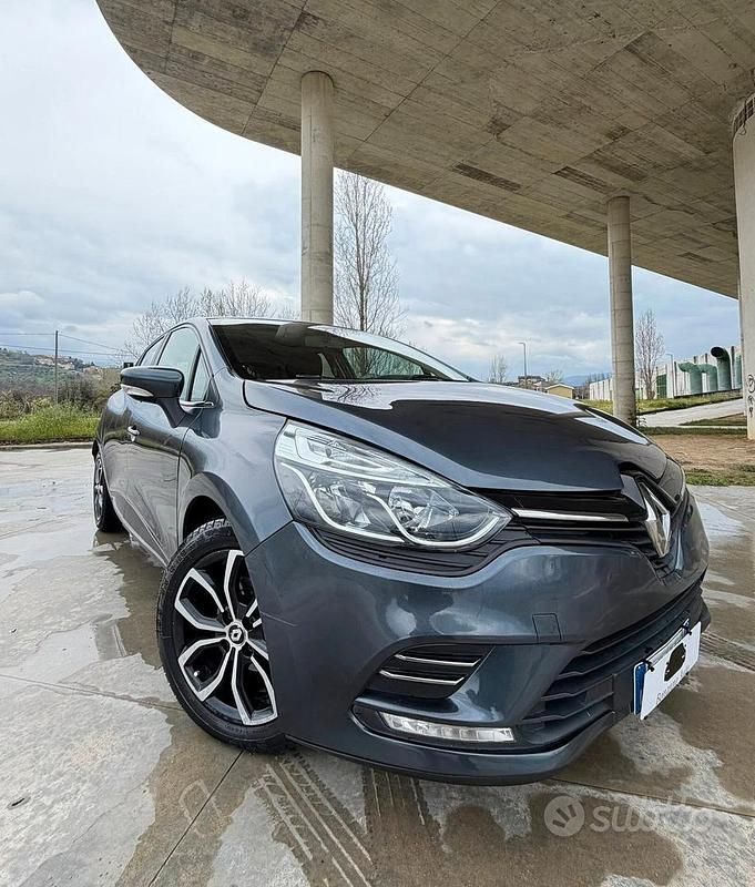 Usata Renault Clio IV Intens 75 CV (55 kW) 2017 Blu Berlina