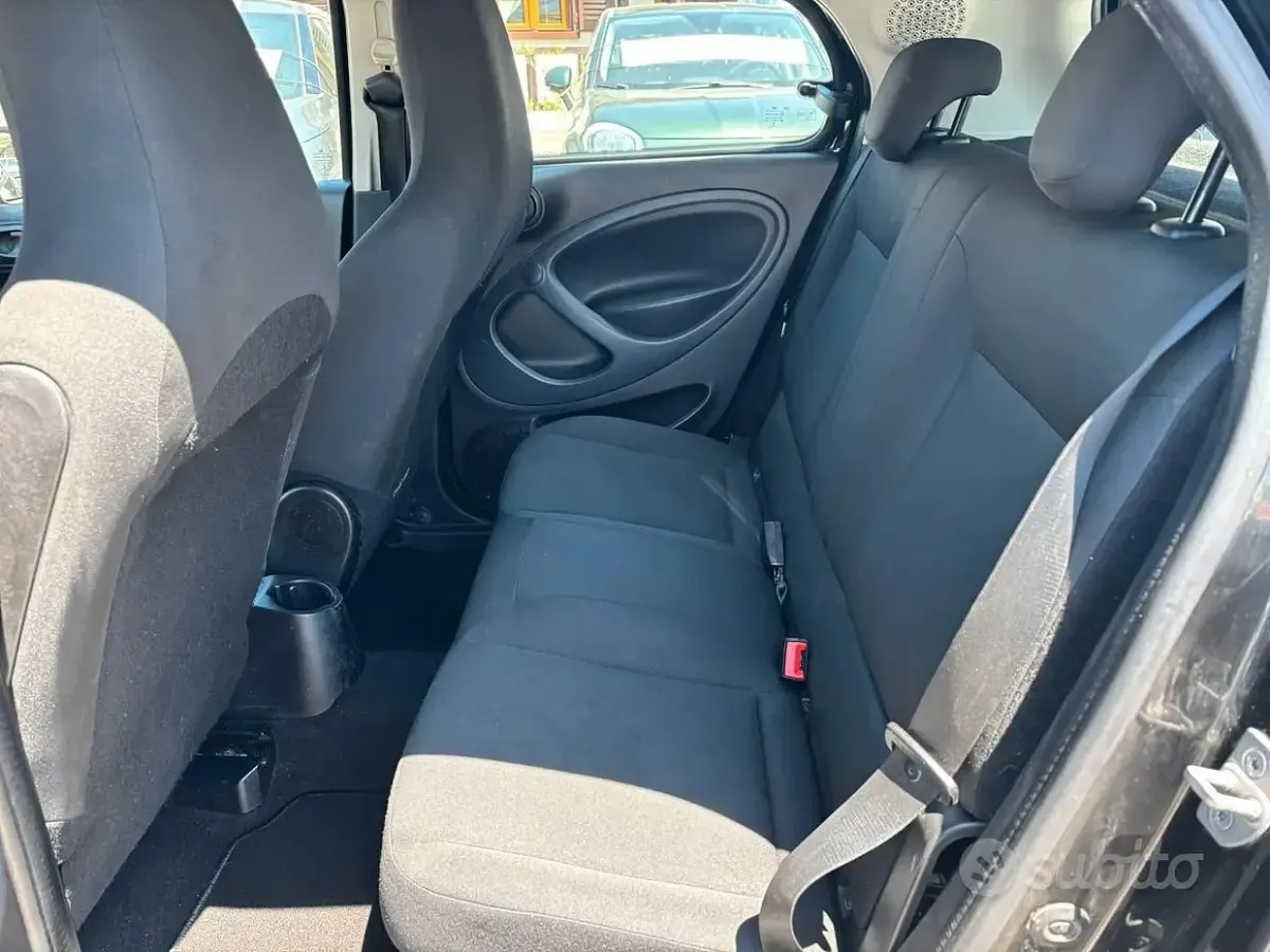 Usata Smart ForFour 71 CV (52 kW) 2018 Nero Utilitaria