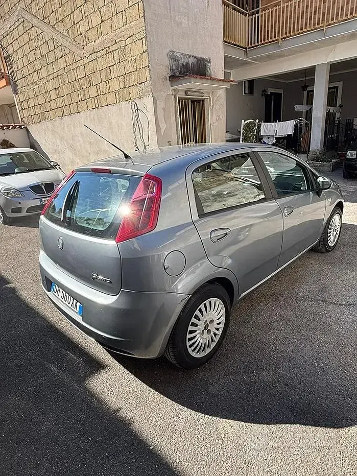 Usata Fiat Grande Punto Active 75 CV (55 kW) 2007 Grigio Utilitaria