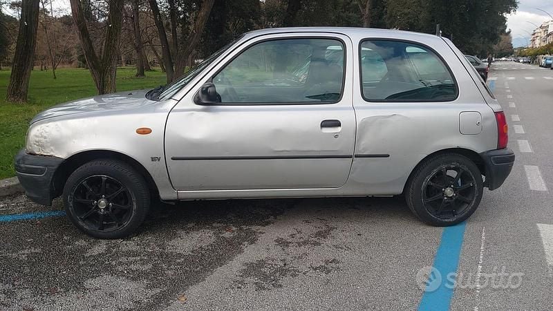 Usata Nissan Micra SE 54 CV (39 kW) 2000 Grigio Utilitaria