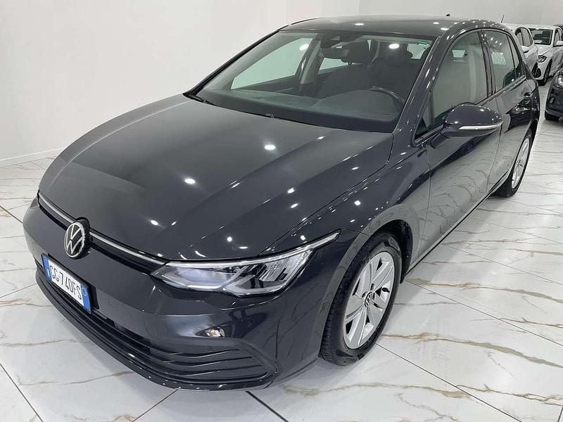 Grigio Usata 2021 VW Golf VIII Style Tre volumi | 18.490 € (Buon prezzo) - Immagine 1/4