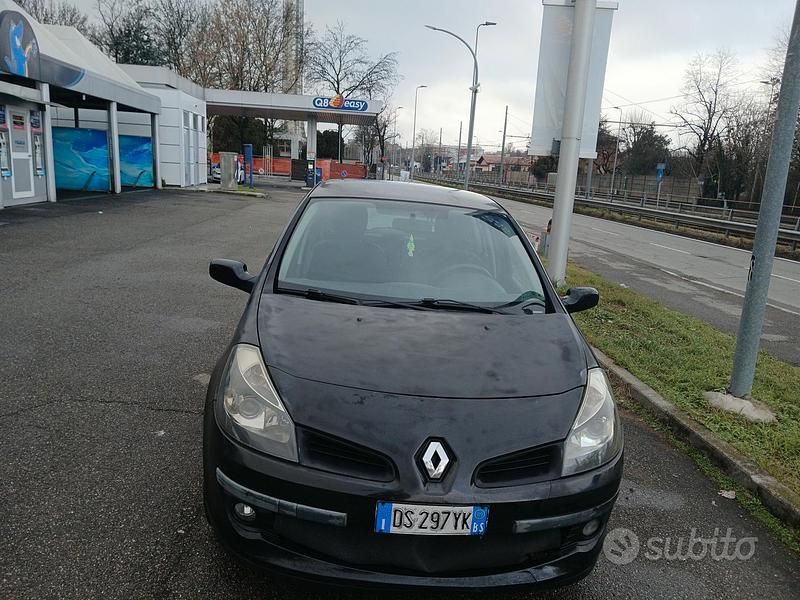 Usata Renault Clio II 75 CV (55 kW) 2007 Nero Berlina