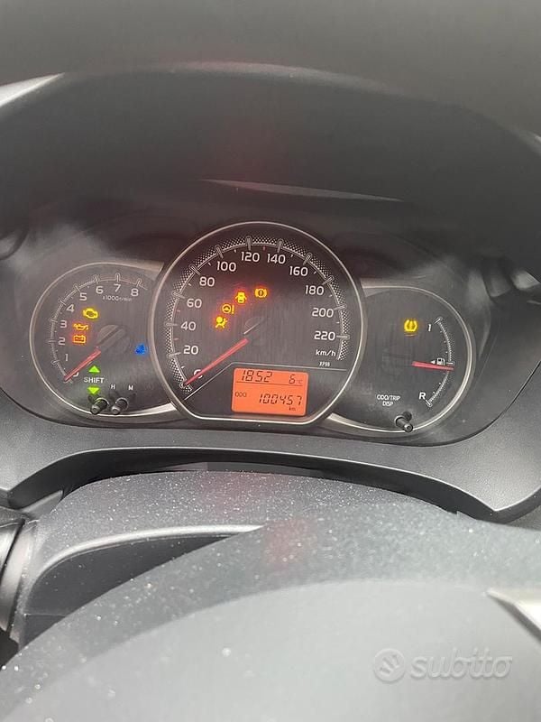 Usata Toyota Yaris 69 CV (50 kW) 2015 Bianco Utilitaria