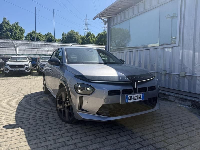 Usata Lancia Ypsilon 101 CV (74 kW) 2024 Grigio Utilitaria