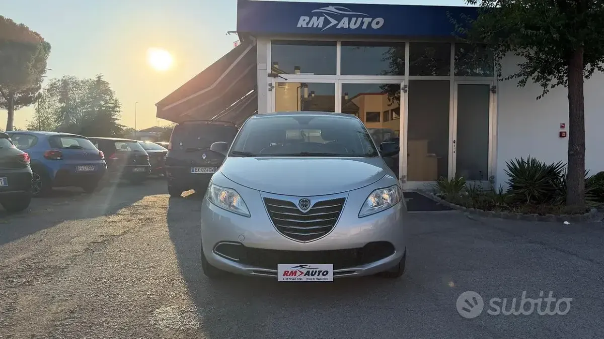 Usata Lancia Ypsilon 69 CV (50 kW) 2015 Grigio Utilitaria