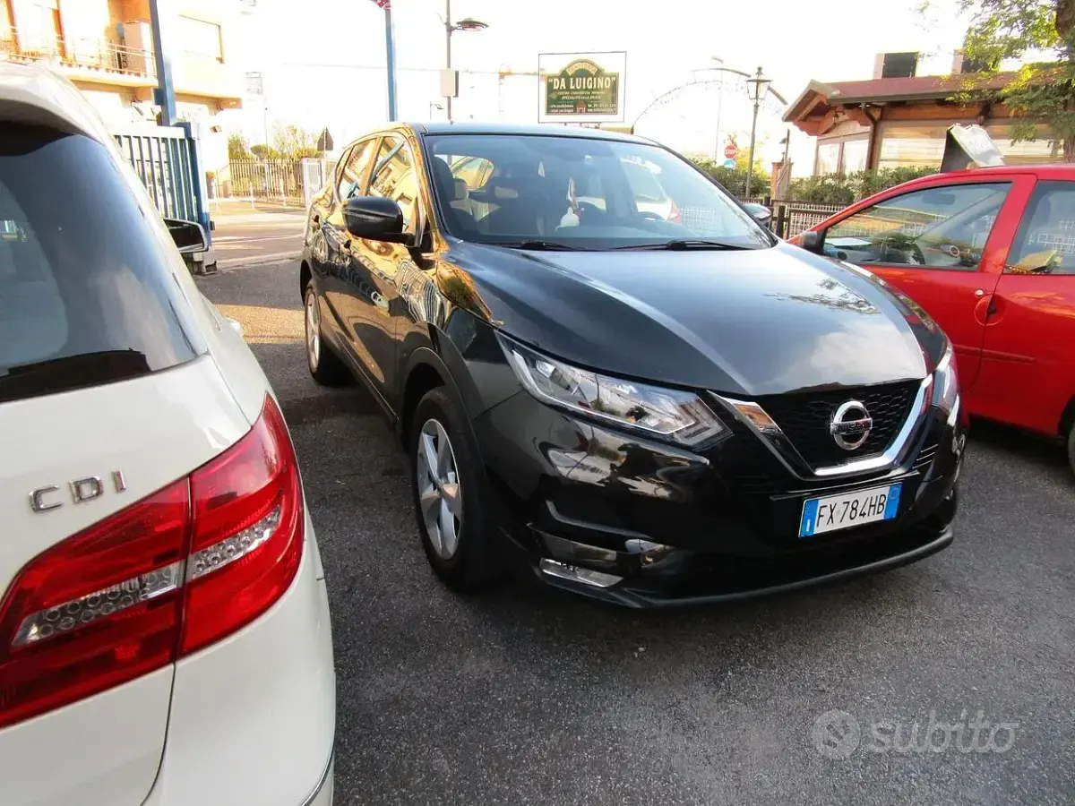 Usado Nissan Qashqai 116 HP (85 kW) 2019 Preto SUV