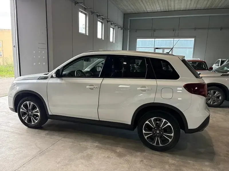 Usata Suzuki Vitara 129 CV (94 kW) 2024 Bianco SUV