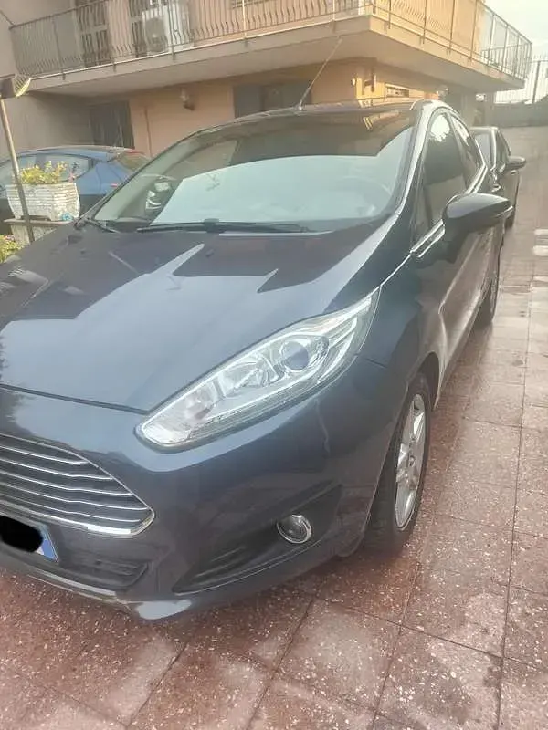 Usata Ford Fiesta Titanium 95 CV (69 kW) 2015 Blu/azzurro Utilitaria