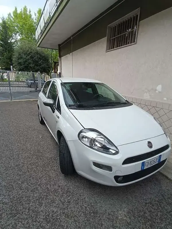 Usata Fiat Grande Punto Young 69 CV (50 kW) 2016 Utilitaria