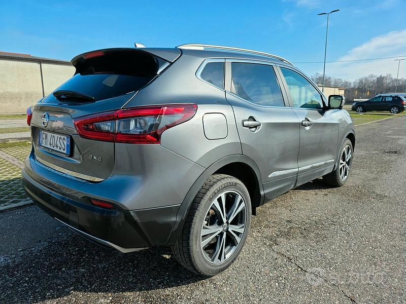 Usata Nissan Qashqai N-Connecta 131 CV (96 kW) 2018 Grigio SUV