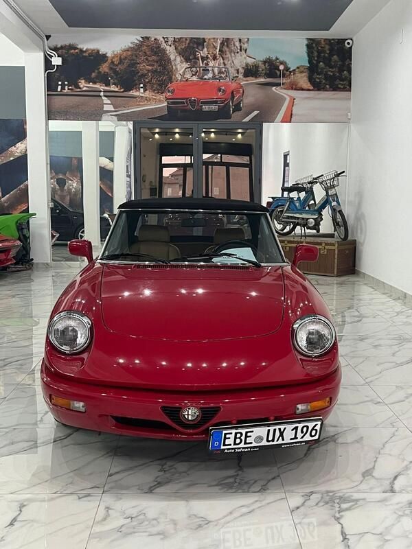 Rosso Usata 1991 Alfa Romeo Spider Cabrio | 37.590 € - Immagine 1/4