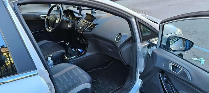 Usado Ford Fiesta Titanium 80 HP (58 kW) 2017 Sedan