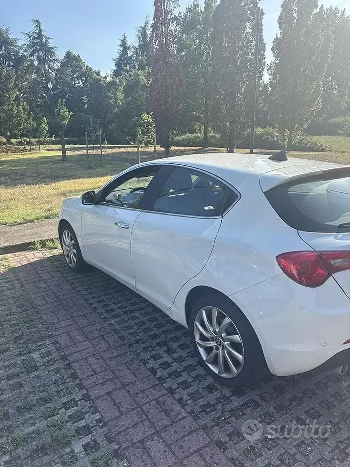 Usata Alfa Romeo Giulietta 105 CV (77 kW) 2016 Bianco Utilitaria