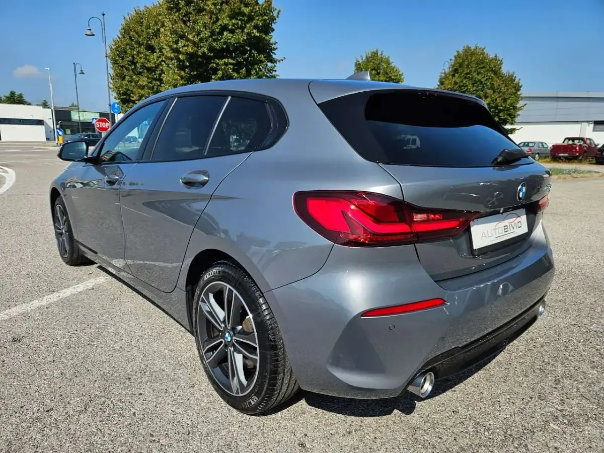 Usata BMW 120 Sport Line 190 CV (139 kW) 2022 Grigio Berlina
