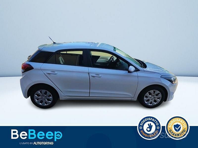 Usata Hyundai i20 GO! 75 CV (55 kW) 2017 Bianco pastello Berlina