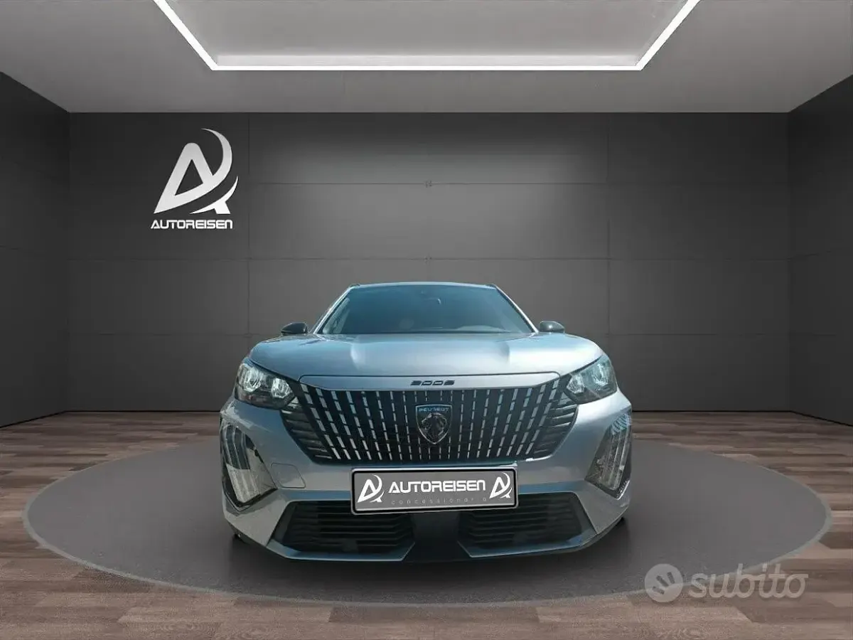 Usata Peugeot 2008 Allure 101 CV (74 kW) 2025 Grigio SUV