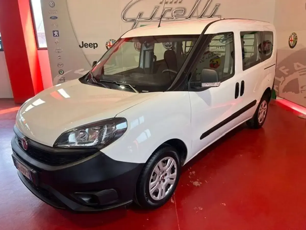 Usata Fiat Doblò Easy 90 CV (66 kW) 2021 Bianco Monovolume
